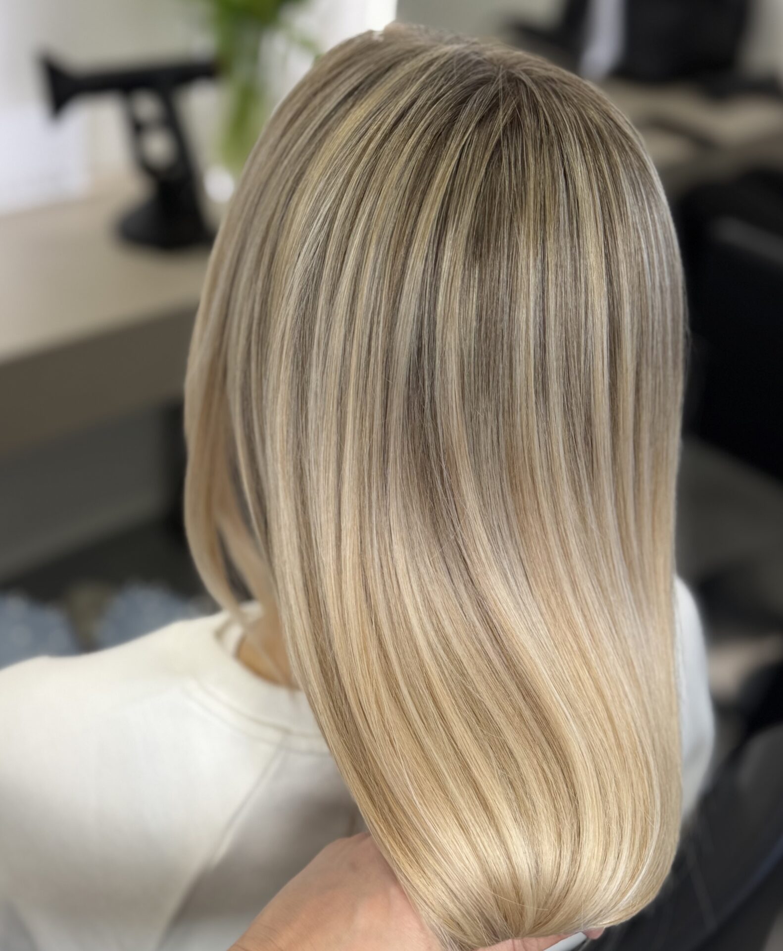 Zesvětlení vlasů Brno – melíry a balayage Zesvětlení vlasů Brno melíry balayage přirozený světlý odstín po