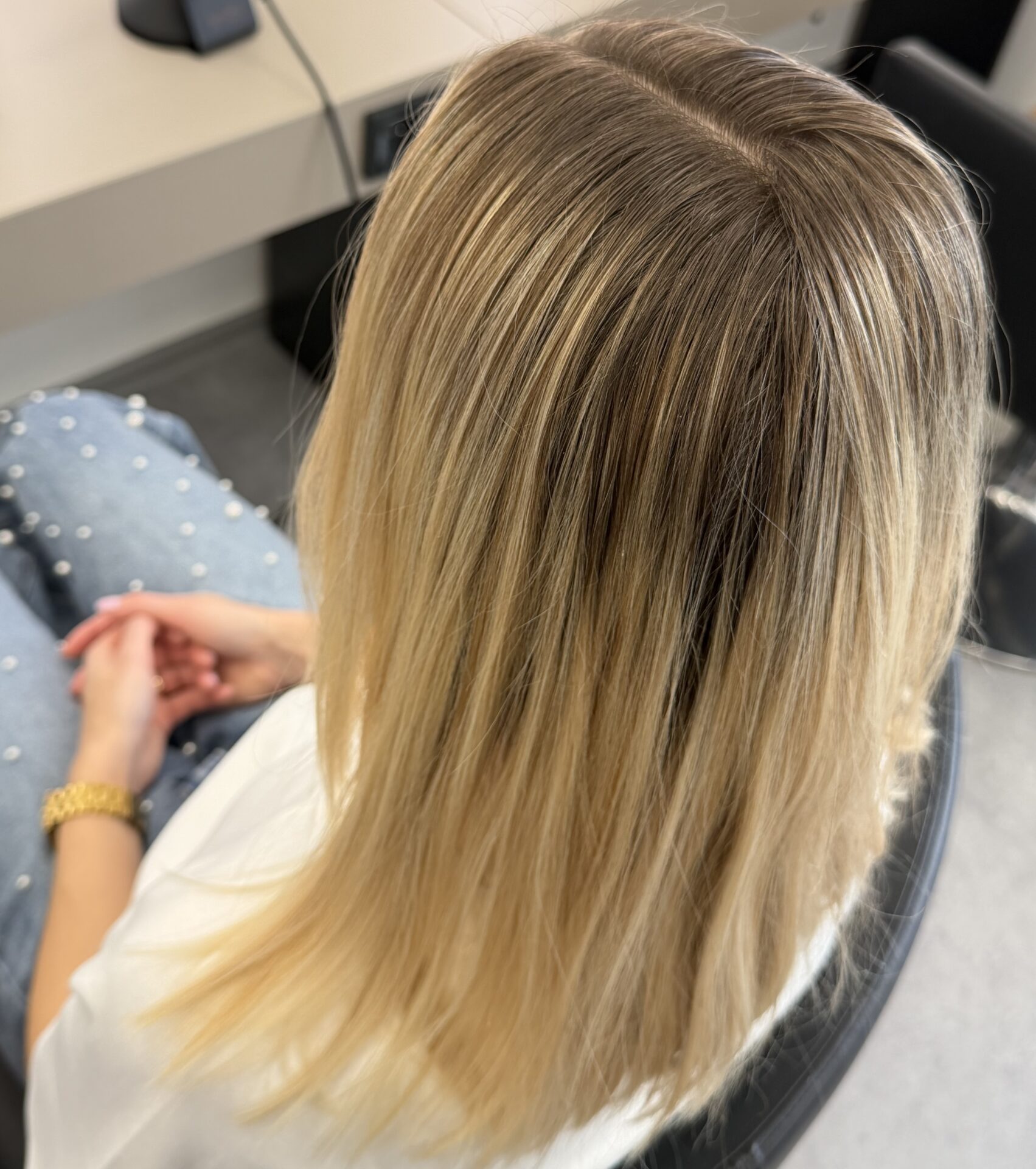 Zesvětlení vlasů Brno – melíry a balayage Melíry Brno zesvětlení vlasů přirozený blond efekt kadeřnictví